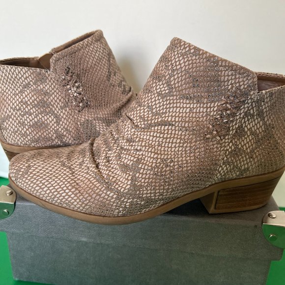 New Baretraps Grafton Almond porportinate Boots